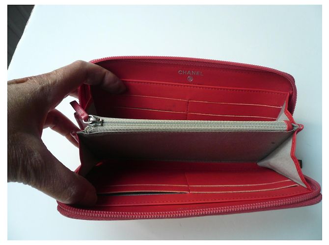 Cartera larga CHANEL Timeless en piel caviar coral - vista 4