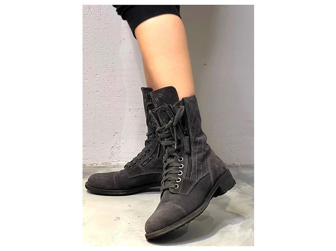 Chanel Ikonische Kampfstiefel mit Staubbeutel Grau - Ansicht 3