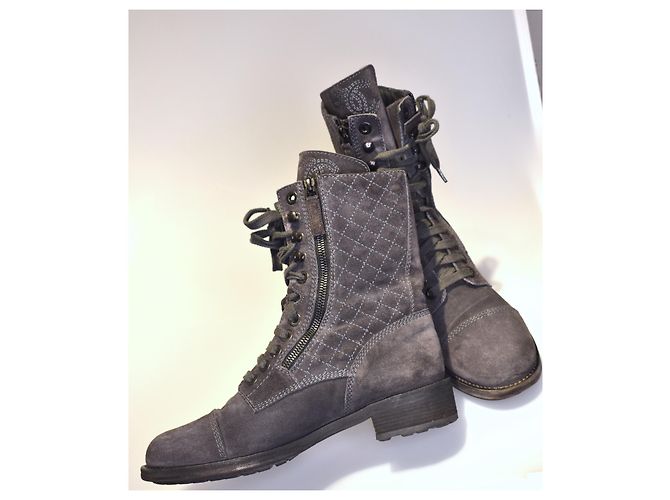 Chanel Ikonische Kampfstiefel mit Staubbeutel Grau - Ansicht 5