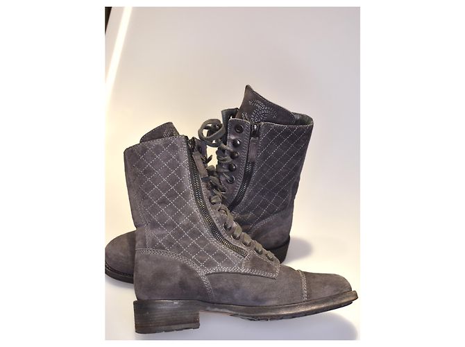 Chanel Ikonische Kampfstiefel mit Staubbeutel Grau - Ansicht 6