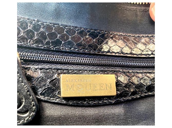 Bolso Baguette Python Alexander Mcqueen Negro - vista 10