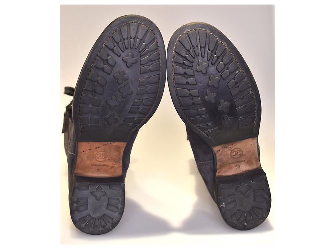 Chanel Ikonische Kampfstiefel mit Staubbeutel Grau Anthrazitgrau - Ansicht 11