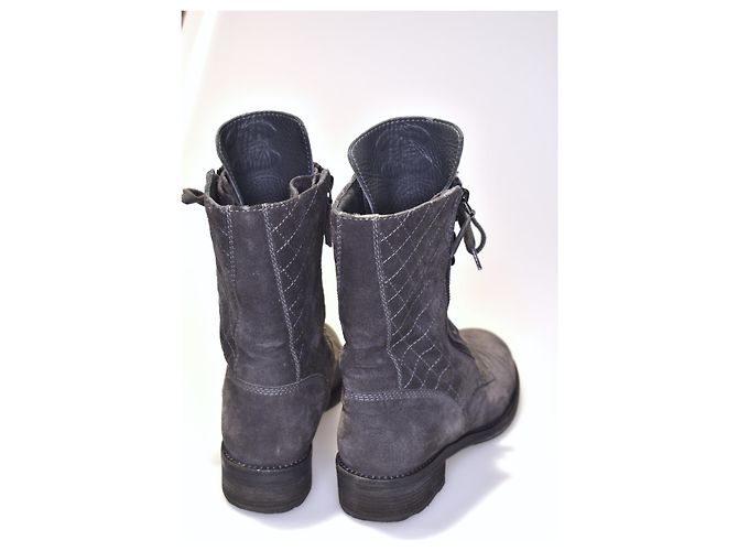 Chanel Ikonische Kampfstiefel mit Staubbeutel Grau Anthrazitgrau - Ansicht 8