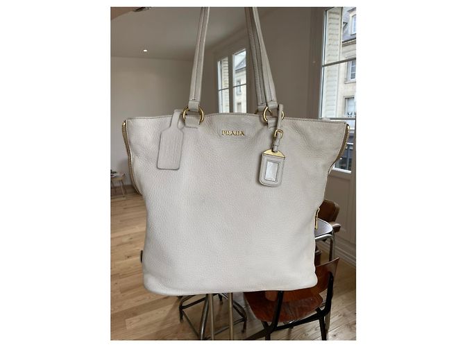 Prada Handtasche aus Leder Ecru Aus weiß - Ansicht 3