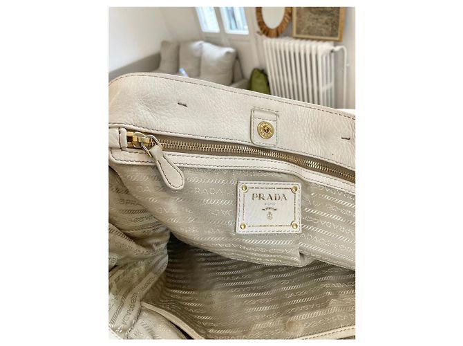 Prada Handtasche aus Leder Ecru Aus weiß - Ansicht 8