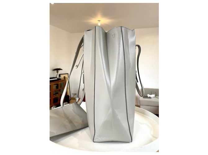 Alaïa Shopper aus Leder in Grau - Ansicht 10