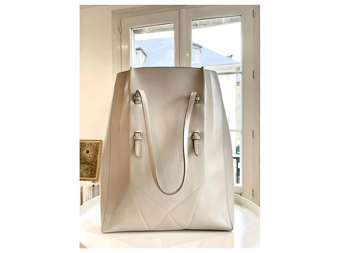 Alaïa Shopper aus Leder in Grau - Ansicht 9