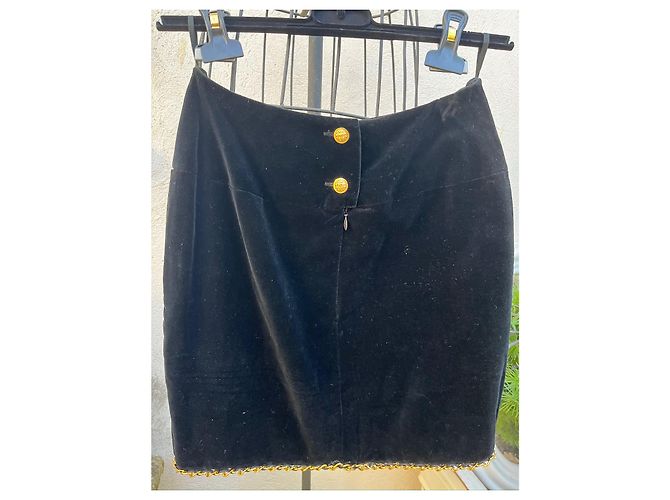 Gonna Chanel in velluto nero con catena dorata extra vintage - vista 2