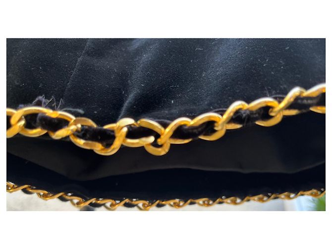 Gonna Chanel in velluto nero con catena dorata extra vintage - vista 3