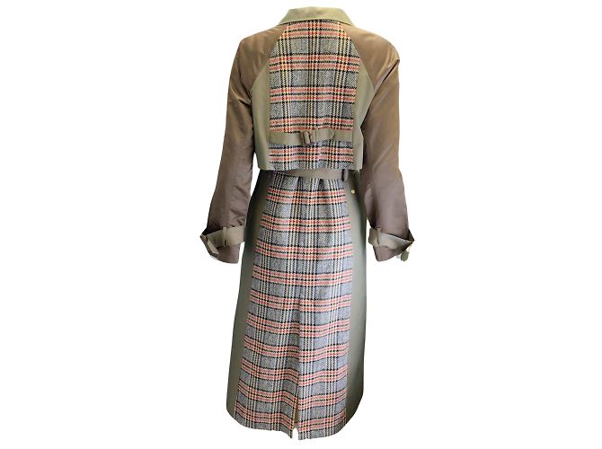 Gabardina iridiscente con cinturón verde oliva de Muveil - vista 3