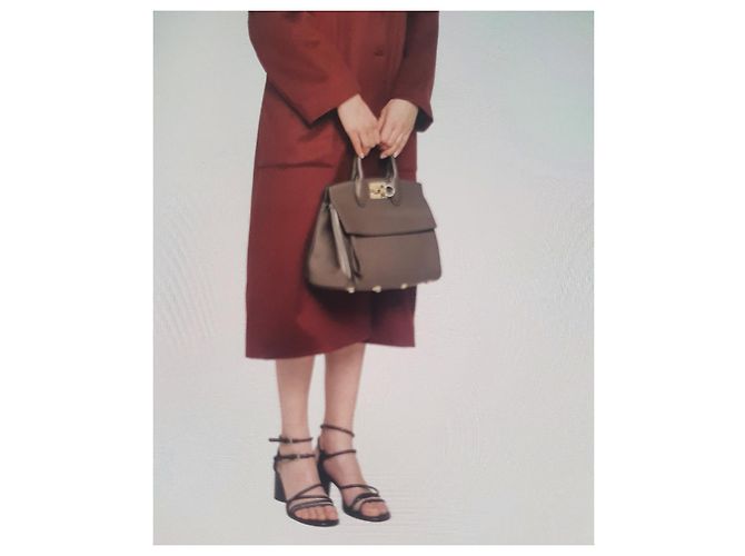 Salvatore Ferragamo Studio Tasche Beige Kalbsleder - Ansicht 2