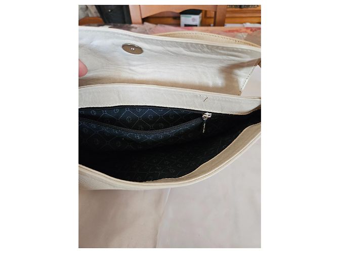 Bolsa de mão Guy Laroche em couro creme - vista 3