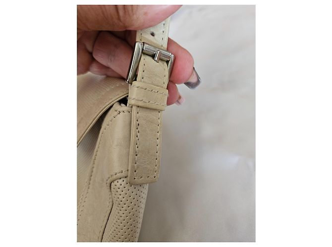 Bolsa de mão Guy Laroche em couro creme - vista 5
