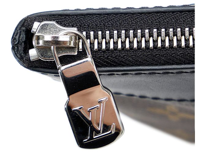 Louis Vuitton Monogram Marrone Macassar Discovery Pochette GM Nero - vista 8