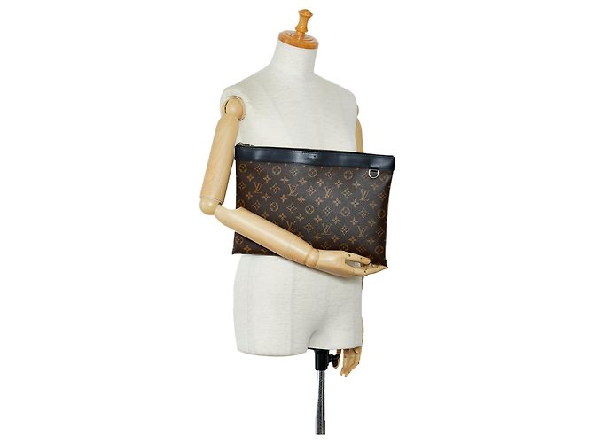 Louis Vuitton Monogram Marrone Macassar Discovery Pochette GM Nero - vista 9