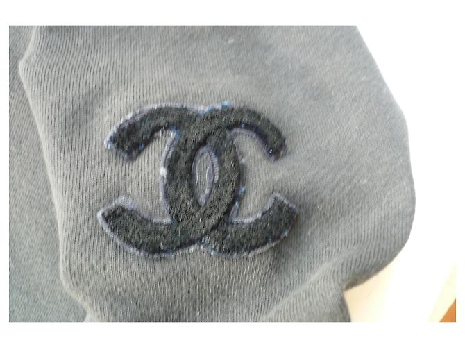CHANEL Schwarzes Baumwoll-Sweatshirt Chanel-Logo auf der Schulter TL - Ansicht 2