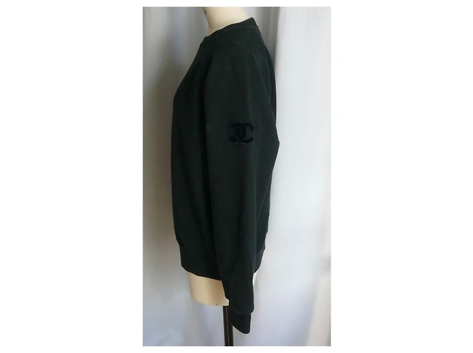 CHANEL Schwarzes Baumwoll-Sweatshirt Chanel-Logo auf der Schulter TL - Ansicht 6