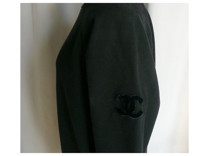 CHANEL Schwarzes Baumwoll-Sweatshirt Chanel-Logo auf der Schulter TL - Ansicht 7