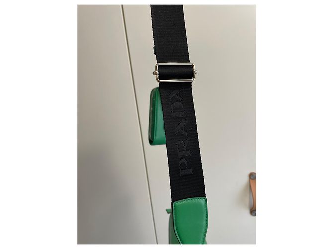 Borsa a mano Prada Triangle in pelle verde - vista 3