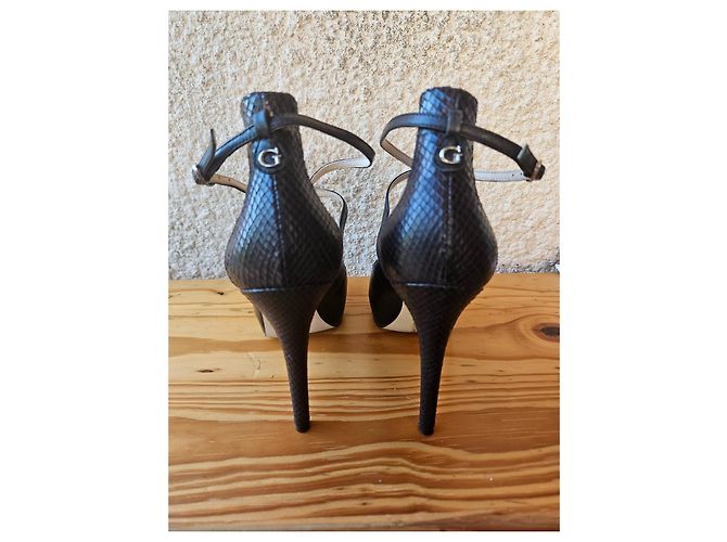 Sandali Guess P con cinturini incrociati in pelle nera Nero - vista 2