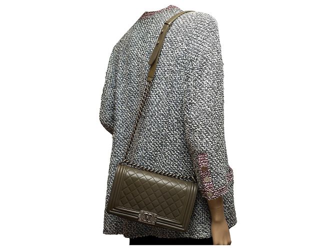CHANEL Boy Bag in Khaki Leather - 101203 - view 11
