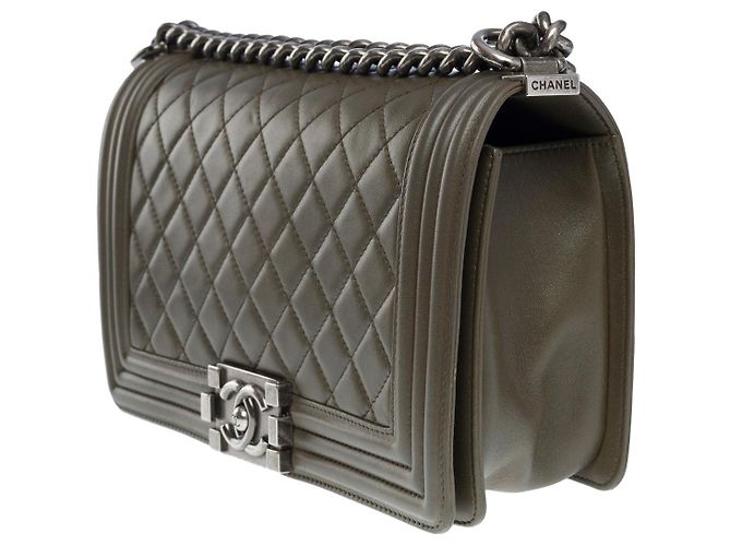 CHANEL Boy Bag in Khaki Leather - 101203 - view 3