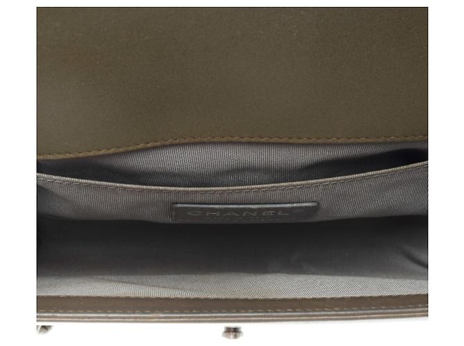 CHANEL Boy Bag in Khaki Leather - 101203 - view 7