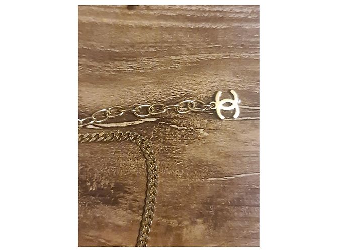 Coco Crush COLLANA CHANEL CON PENDENTE LOGO CC STRASS Gold hardware - vista 3