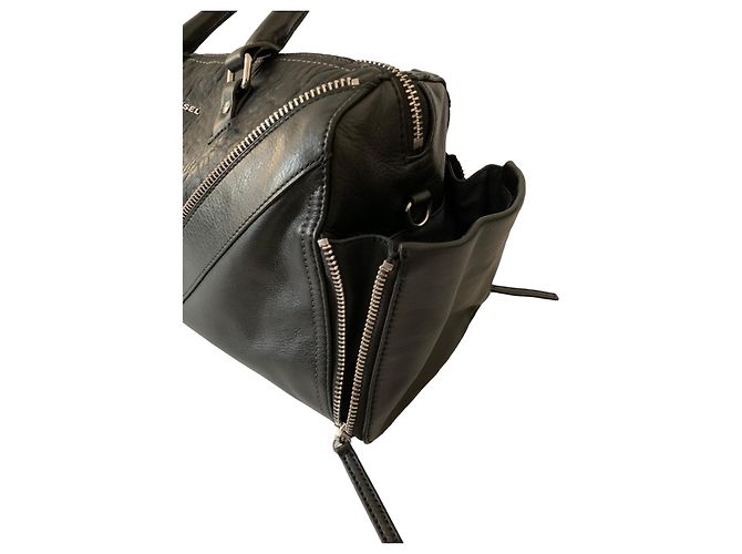 Sac style Boston en cuir noir Diesel - vue 5