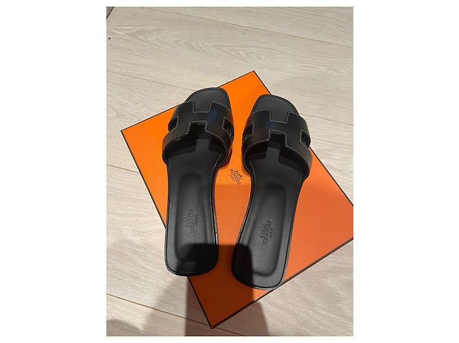 Sandali Hermès Oran in pelle nera Nero - vista 2