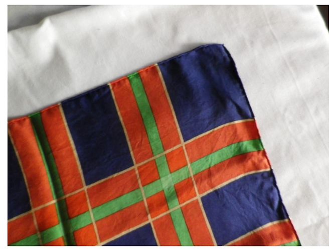 Yves Saint Laurent Sciarpa di seta a quadri Verde Blu Rossa Multicolore - vista 4
