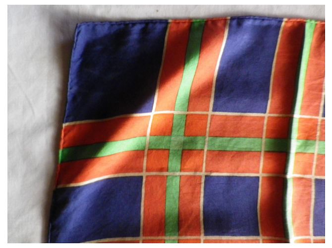 Yves Saint Laurent Sciarpa di seta a quadri Verde Blu Rossa Multicolore - vista 5