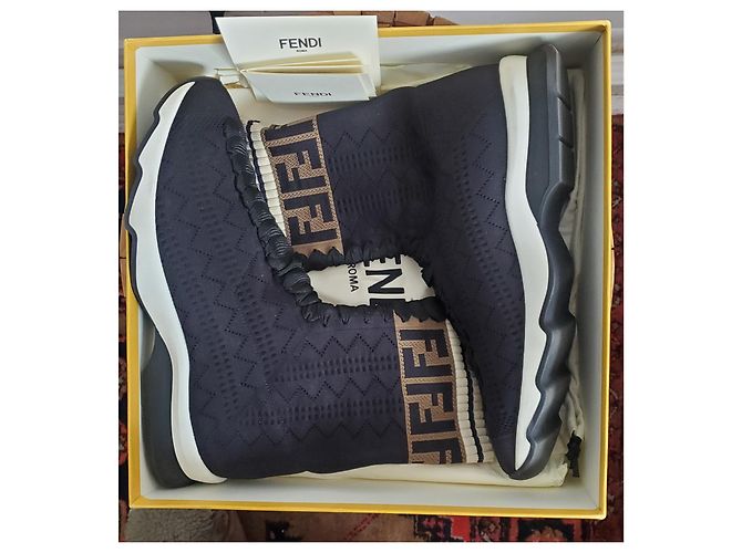Fendi Paio di scarpe da ginnastica P 41 IT Nero - vista 2