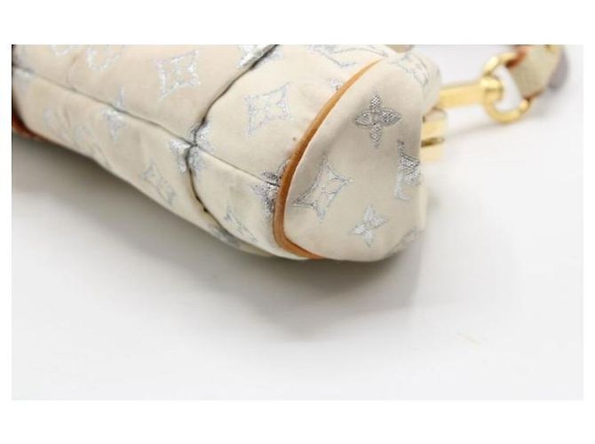 Pochette Louis Vuitton in tessuto damascato bianco - vista 4