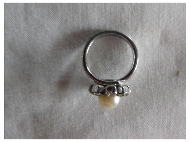 Christian Dior Ring aus silbernem Metall mit weißem Strass und Perle Grau - Ansicht 4