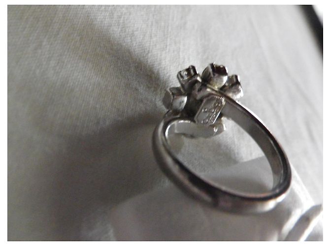 Christian Dior Ring aus silbernem Metall mit weißem Strass und Perle Grau - Ansicht 5
