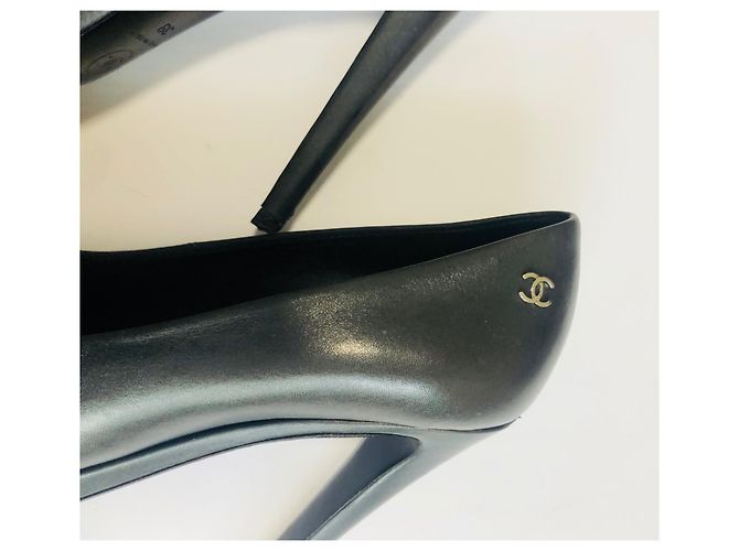 Tacchi con plateau Chanel grigio scuro e nero in pelle Grigio antracite - vista 10