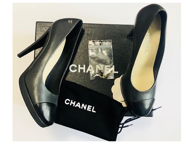 Tacchi con plateau Chanel grigio scuro e nero in pelle Grigio antracite - vista 2