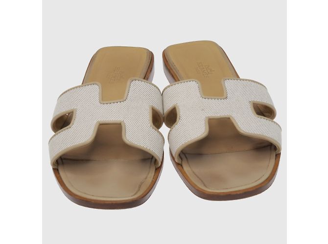 Hermès Beigefarbene Canvas-Oran-Sandale - Ansicht 2