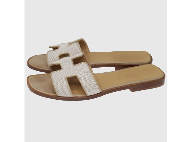 Hermès Beigefarbene Canvas-Oran-Sandale - Ansicht 4