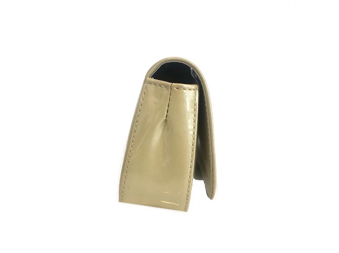 Pochette Sobe in pelle Vernis giallo chiaro di Louis Vuitton - vista 4