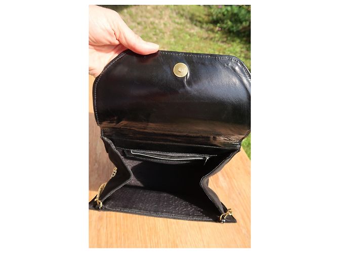 Autre Marque Borsa a tracolla in scamosciato nero con catena dorata - vista 8