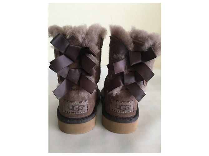 Ugg Bailey Bow II, Botte Classique Taille Enfant 22,5 Marron clair - vue 3