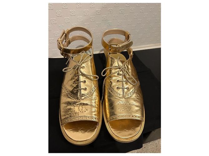 Sandali Chanel in pelle dorati D'oro - vista 3