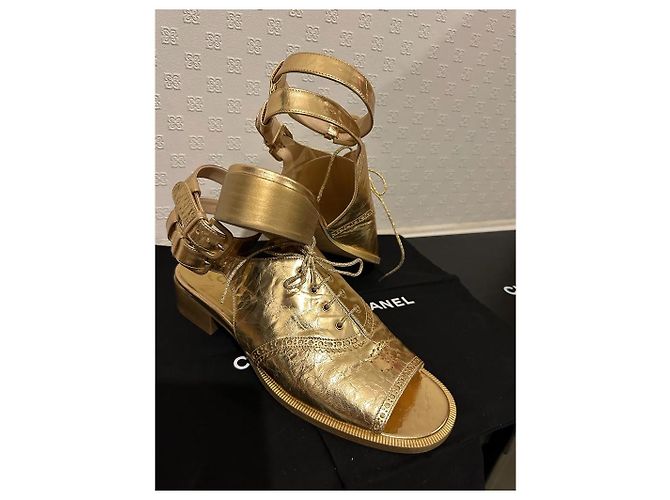 Sandali Chanel in pelle dorati D'oro - vista 4