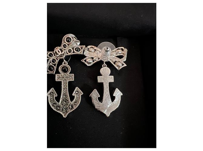 Orecchini Chanel CC Ancora Perle di Cristallo Argentati Argento - vista 3