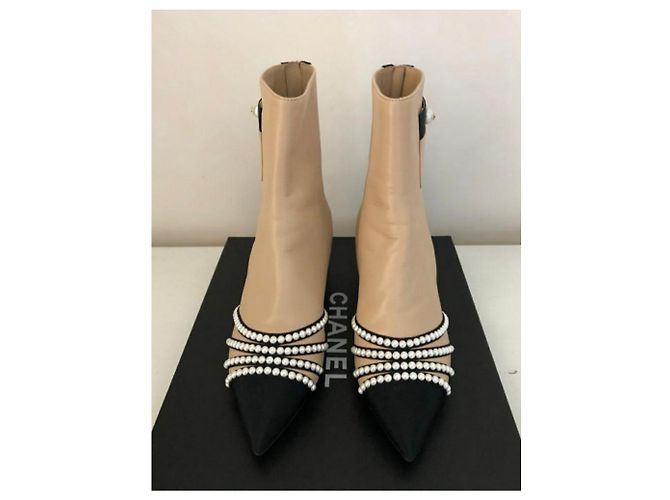 Cambon Nuovi stivaletti Chanel - vista 2