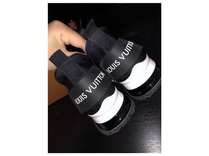 Baskets Louis Vuitton Run Away edition limitée 2019 Noir - vue 4