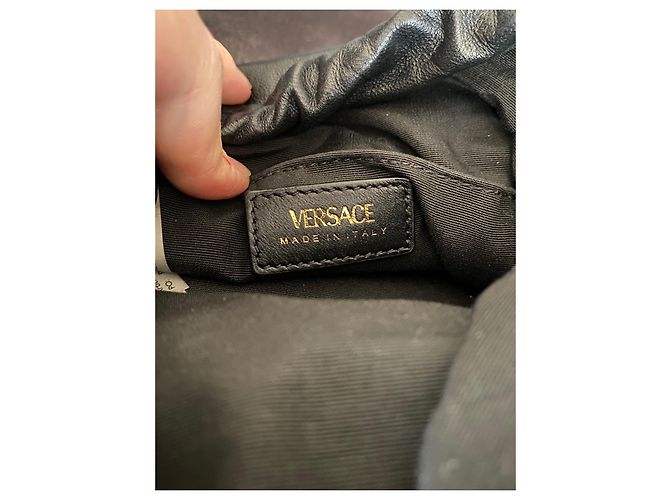 Saco de balde Versace em couro acolchoado preto - vista 10