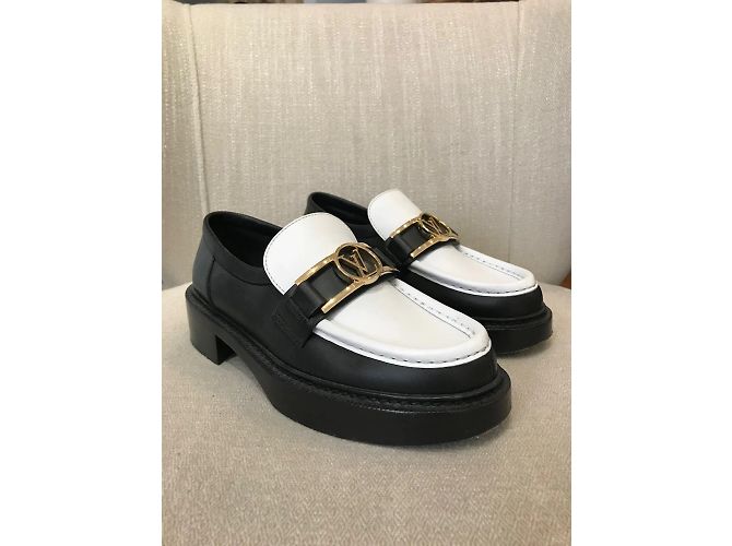 LOUIS VUITTON  Mules & clogs T.eu 37 leather White - view 5